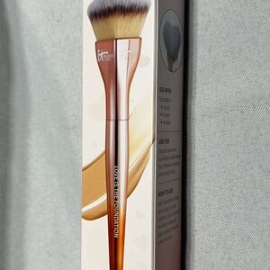 NIB IT Cosmetics Foundation Brush